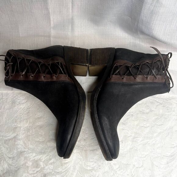 Maurices Brown Country Casual Cool Lace Up Side Heeled Black Bootie Size 8M - Picture 4 of 8